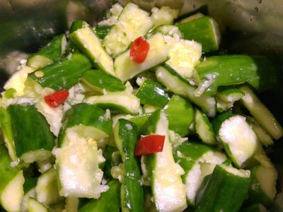 參考食譜 : 少鹽、健康、快速版涼拌小黃瓜