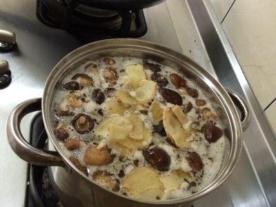 參考食譜 : 香菇雞湯