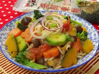 參考食譜 : 酪梨時蔬家常炒麵-五木拉麵