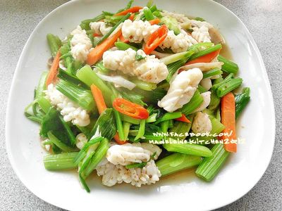 參考食譜 : 沙茶香芹炒軟絲