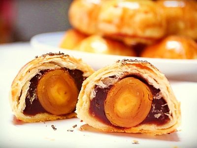 參考食譜 : 第一次烤蛋黃酥就上手(無鹽奶油版12顆)