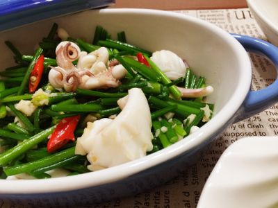 參考食譜 : 韭菜花炒花枝