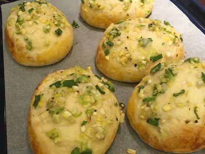 參考食譜 : 鹹香超軟蔥麵包