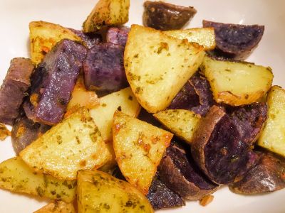 奶油羅勒蒜味香烤馬鈴薯塊