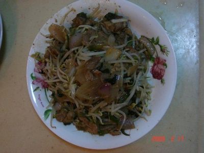 參考食譜 : 黑胡椒醬(or蘑菇醬)炒洋蔥肉絲豆芽菜