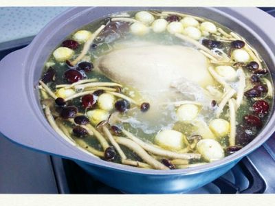 參考食譜 : 鮮菇蒜頭雞湯