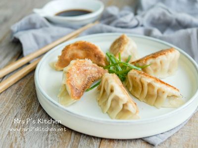 參考食譜 : 日式豆腐玉米煎餃子