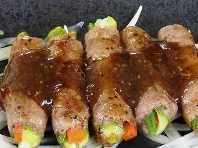 黑胡椒秋葵牛肉捲