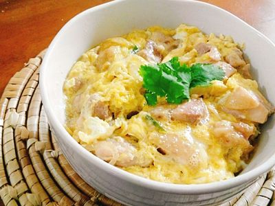 參考食譜 : 親子丼ー超簡單，道地美味一鍋完成