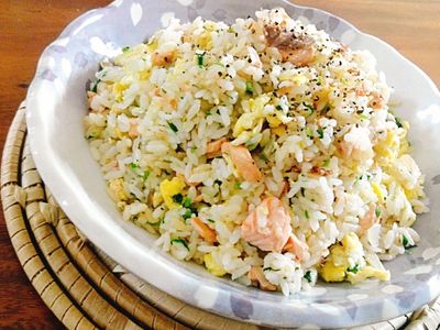 參考食譜 : 香菜鮭魚炒飯一超簡單，極度美味