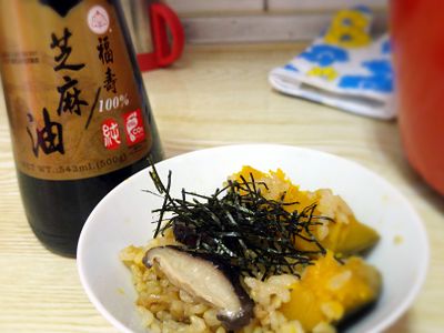 參考食譜 : 南瓜菇菇炊飯【福壽純芝麻油玩料理】