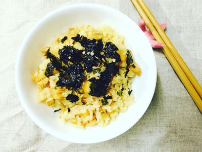 參考食譜 : 日式鮭魚炊飯【福壽純芝麻油玩料理】