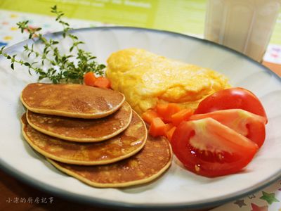 香蕉鬆餅+歐姆蛋