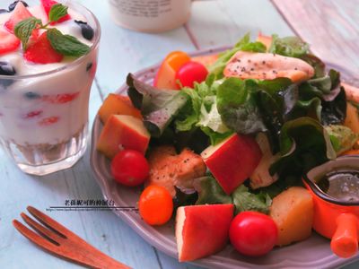 莓果優格&蘋果嫩雞沙拉