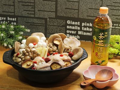 參考食譜 : 養生百菇綠茶雞湯【黑松茶花綠茶】
