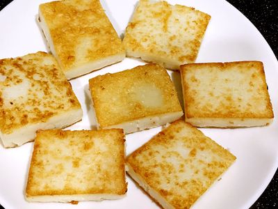 參考食譜 : 【新手料理】煎蘿蔔糕 不沾鍋