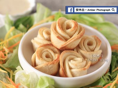 參考食譜 : 情人節玫瑰花吐司沙拉(超商料理)影音食譜