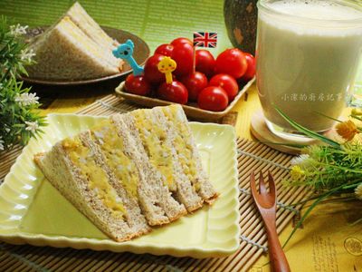 地瓜沙拉三明治+堅果牛奶