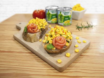 玉米燻鮭玫瑰麵包＃綠巨人有機玉米粒