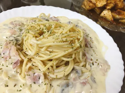 參考食譜 : 白醬蘑菇培根義大利麵