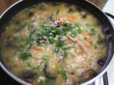 參考食譜 : 皮蛋瘦肉粥