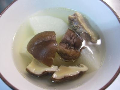 參考食譜 : ▊雪莉小廚房。香菇雞湯 ▊