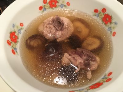 參考食譜 : 古早味香菇雞湯