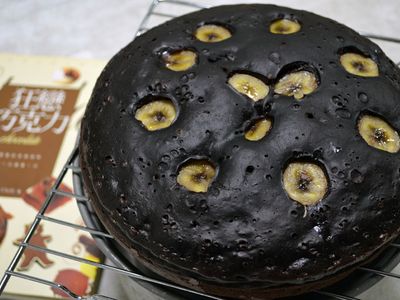 參考食譜 : 巧克力香蕉核桃蛋糕(電子鍋)*Oly