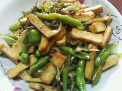 參考食譜 : ღ小吟愛做菜ღ魚香豆乾炒辣椒