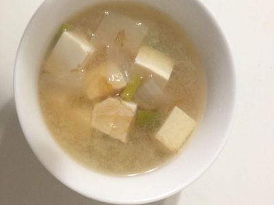 參考食譜 : 日式醬油鰹魚片味增湯【淬釀全菜單挑戰賽】