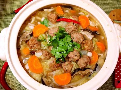 參考食譜 : 砂鍋燉獅子頭白菜