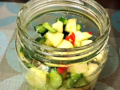 參考食譜 : 即食清爽微辣醃小黃瓜佐蘋果（歐森料理）