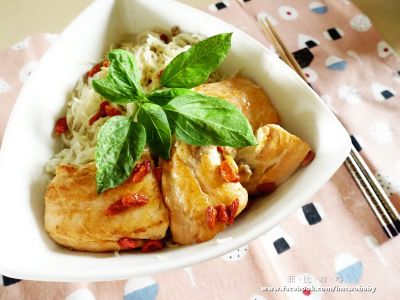 參考食譜 : 蒜香枸杞清拌麵線佐嫩煎鮭魚