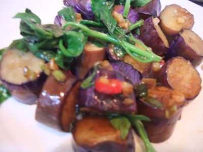 參考食譜 : 【小雨食堂】塔香茄子