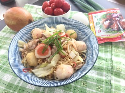參考食譜 : 10分鐘完成鐵板料理【台式炒泡麵】