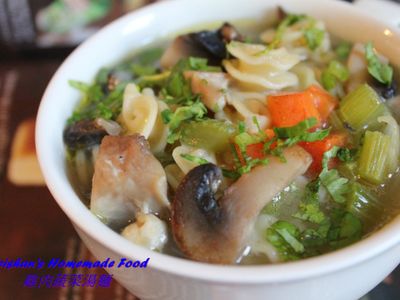 參考食譜 : 雞肉蔬菜湯麵Chicken Noodle Soup