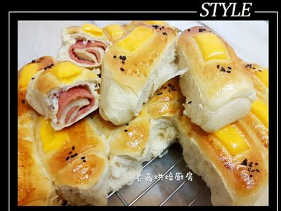 參考食譜 : 火腿手撕面包卷