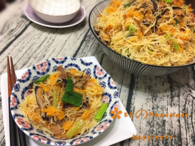 參考食譜 : 💛金瓜炒米粉💛