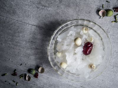 夏季甜湯排行榜冠軍-–-銀耳蓮子湯教你做