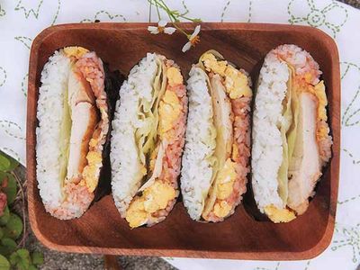 參考食譜 : 紅白親子免捏飯糰