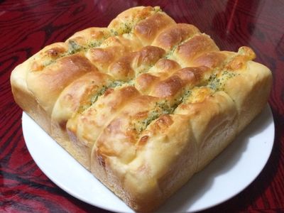 參考食譜 : 香蒜起司餐包（水合法）