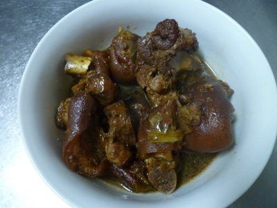 參考食譜 : 滷豬腳