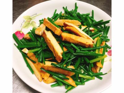 【隨興料理】韭菜花炒豆干
