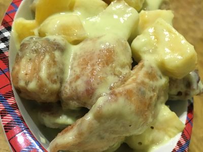 酥煎鮭魚肚佐酪梨醬