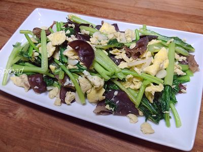 參考食譜 : 小松菜炒木耳雞蛋