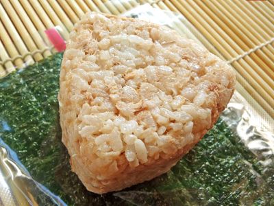 參考食譜 : 《二廚料理飯糰》鮪魚御飯糰