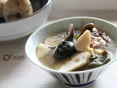 參考食譜 : 肉粽良伴--剝皮辣椒竹筍蛤蜊雞湯by戀戀家