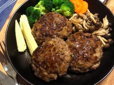 參考食譜 : 【厚生廚房】日式漢堡排