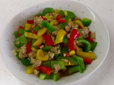 彩椒炒肉末