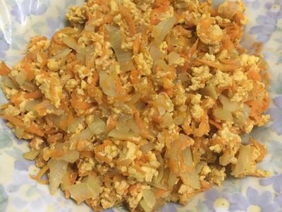 參考食譜 : 紅蘿蔔炒洋蔥蛋